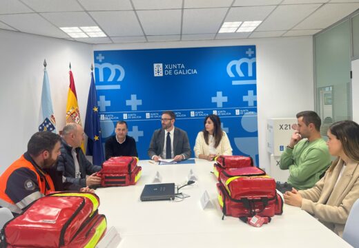 A Xunta entrega desfibriladores aos equipos de Protección Civil dos concellos de Santa Comba, Negreira, Pobra do Caramiñal e Muros